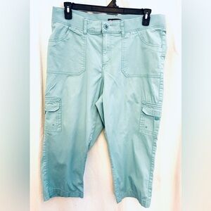Lee relaxed fit 1889 cargo capris/ size 16 medium/ aqua blue